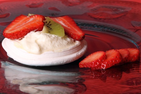 pavlova Meringue  tradiitional australian dish in mini form の写真素材