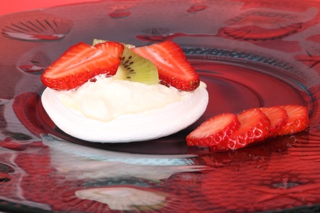 pavlova Meringue  tradiitional australian dish in mini form の写真素材