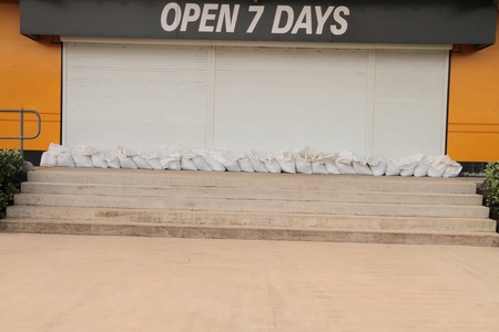 BRISBANE, AUSTRALIA - JAN 12 : Flood  Brisbane  Queensland declared natural disater January 12, 2011 in Brisbane, Australia のeditorial素材