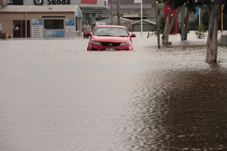 BRISBANE, AUSTRALIA - JAN 12 : Flood  Brisbane  Queensland declared natural disater January 12, 2011 in Brisbane, Australia のeditorial素材