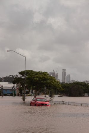 BRISBANE, AUSTRALIA - JAN 12 : Flood  Brisbane  Queensland declared natural disater January 12, 2011 in Brisbane, Australia のeditorial素材
