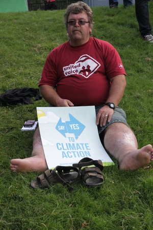 BRISBANE, AUSTRALIA - JUNE 6 : man with say Yes to climate action signs during World Enviroment Day say yes protest 6, 2011 in Brisbane, Australia のeditorial素材