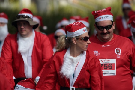 BRISBANE, AUSTRALIA  NOV 27 :Unidentified people walk the  Variety Santa Fun Run November 27, 2011 in Brisbane, Australia のeditorial素材