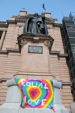 BRISBANE, QLD AUSTRALIA - AUGUST 11 : Equal love sign at protest on Queen Victoria statue on August 11 2012  in Brisbane, Australia  Equal Love is a gay rights group supporting gay marのeditorial素材