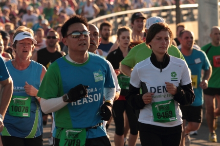 BRISBANE, AUSTRALIA - SEPTEMBER 02 : Unidentified runners  participating in the "Bridge to Brisbane" charity fun run on September 02, 2012 in Brisbane, Australiaのeditorial素材