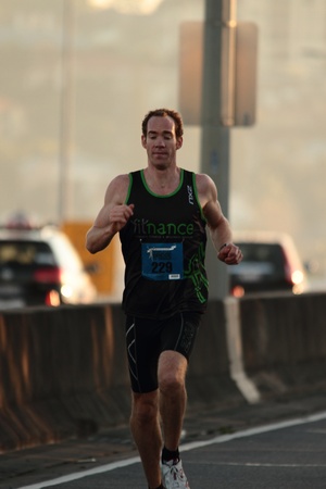 BRISBANE, AUSTRALIA - SEPTEMBER 02 : Anthony Craig participating in the "Bridge to Brisbane" charity fun run on September 02, 2012 in Brisbane, Australiaのeditorial素材