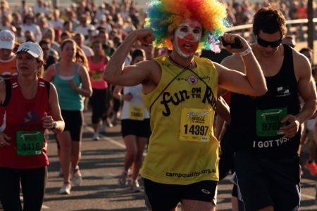 BRISBANE, AUSTRALIA - SEPTEMBER 02 : Unidentified runners  participating in the Bridge to Brisbane charity fun run on September 02, 2012 in Brisbane, Australiaのeditorial素材