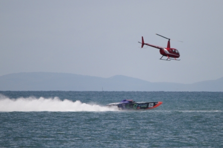 BRISBANE, AUSTRALIA - SEPTEMBER 16 : Team Global Racing participating in round 5 of Offshore Superboat Championships on September 16, 2012 in Brisbane, Australiaのeditorial素材