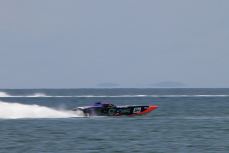BRISBANE, AUSTRALIA - SEPTEMBER 16 : Team Global Racing participating in round 5 of Offshore Superboat Championships on September 16, 2012 in Brisbane, Australiaのeditorial素材