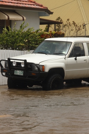 BRISBANE, AUSTRALIA - JANUARY 28 : Car submerged from ex tropical cyclone Oswald on January 28, 2013 in Brisbane, Australiaのeditorial素材