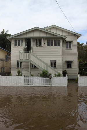 BRISBANE, AUSTRALIA - JANUARY 28 : Houses flooded from ex tropical cyclone Oswald on January 28, 2013 in Brisbane, Australiaのeditorial素材