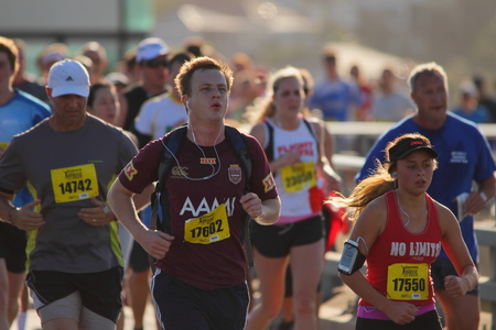 BRISBANE, AUSTRALIA - SEPTEMBER 07 : Unidentified runners  participating in the "Bridge to Brisbane" charity fun run on September 07, 2014 in Brisbane, Australiaのeditorial素材