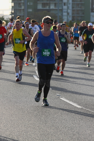 BRISBANE, AUSTRALIA - SEPTEMBER 07 : Unidentified runners  participating in the "Bridge to Brisbane" charity fun run on September 07, 2014 in Brisbane, Australiaのeditorial素材