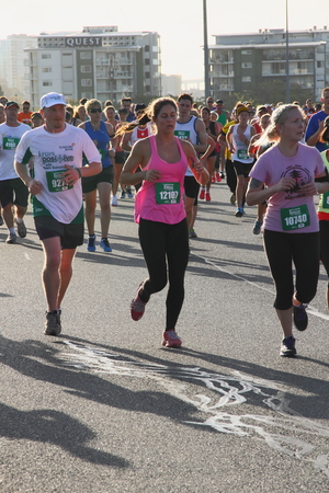 BRISBANE, AUSTRALIA - SEPTEMBER 07 : Unidentified runners  participating in the "Bridge to Brisbane" charity fun run on September 07, 2014 in Brisbane, Australiaのeditorial素材