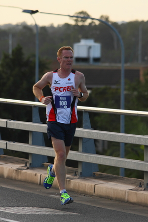 BRISBANE, AUSTRALIA - SEPTEMBER 07 : Shaun Hackney participating in the "Bridge to Brisbane" charity fun run on September 07, 2014 in Brisbane, Australiaのeditorial素材