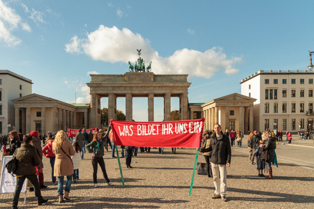 BERLIN, GERMANY - OCTOBER 13 2012: Demonstration for better education in Berlin at the Brandenburger Torのeditorial素材
