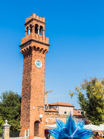 MURANO, ITALY - SEPTEMBER 06 2013: Scene from the Canals of Murano. Boats on the water. Old Architecture. Sunny Blue Skyのeditorial素材