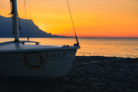 Sunset behind a white Boat at the beachのeditorial素材