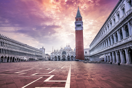 Early morning at the san marcos square in veniceのeditorial素材
