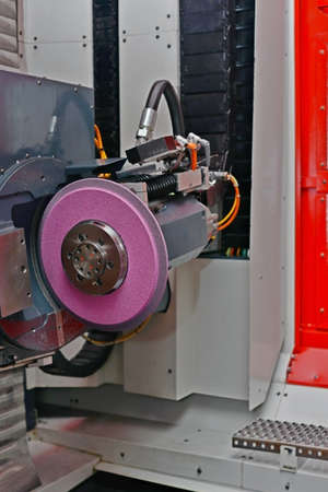 gear grinding machine, grinding of the gear shaft, cnc machine in production