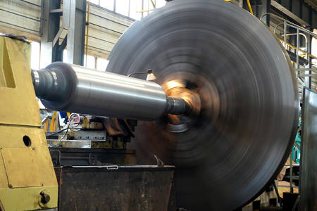 Very large lathe. Processing of the shaft by cutting.の写真素材