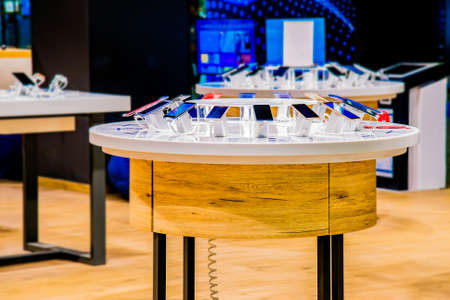 Retail sale of mobile phones and smartphones in the network of electrical goods