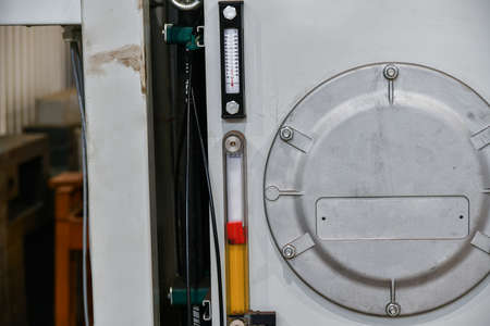 External sensor for oil temperature in the reservoir of the hydraulic oil station.