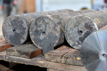 Round metal blanks for turning operations after thermal hardening.