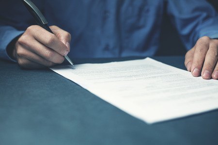 Man signing contractの写真素材