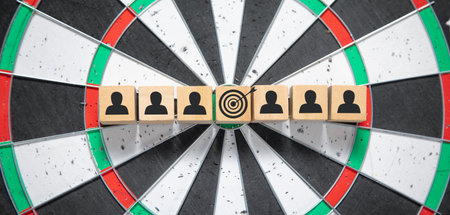 Target board and human icons on wooden cubes. business. Achievement. Goals