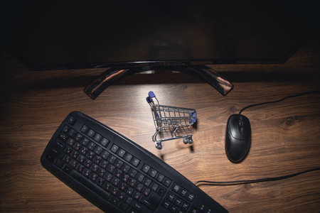 Shopping card with a computer keyboard. Online Shoppingの写真素材