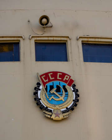 SAINT PETERSBURG, RUSSIA - 07 26 20:: Coat of arms of the Soviet Union on the Soviet icebreaker-museum "Krasin" in St. Petersburg.のeditorial素材