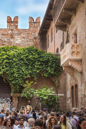 Juliet`s house, balcony and her lucky charm statuesのeditorial素材