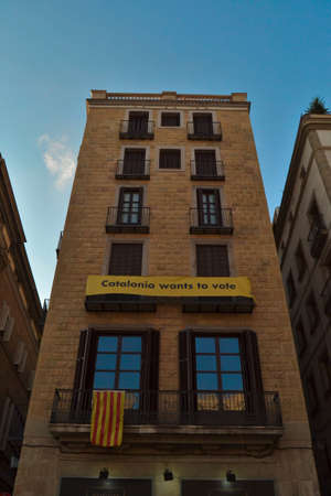 People protesting in Catalonia for the right to vote for the referendumのeditorial素材