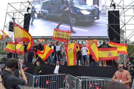 People protesting in Catalonia for the right to vote for the referendumのeditorial素材
