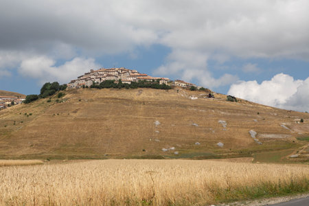 Hillscape in Abruzzo shot during a cloudy dayの写真素材