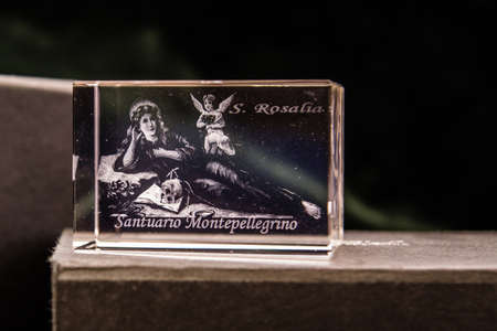 3d photo crystal engraving for Companies operating in the sector of the incision of the Crystalsの写真素材