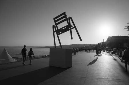 Let's sit TO REFLECTの写真素材