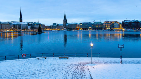 View from the LombardsbrÃ¼cke in the winter morning of the illuminated house facades and the Alster, horizontalの写真素材