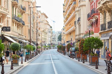 MONTE CARLO, MONACO - AUGUST 19, 2016: Shopping street in a summer morning, people walking in Monte Carlo, Monaco.のeditorial素材