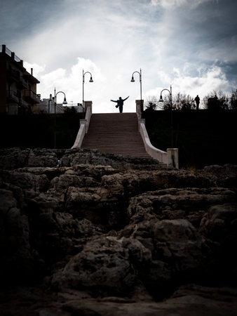 domenico modugno statue in polignano a mare, silhouetteの写真素材