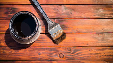 Old used paint brush next to a paint can, view from aboveの写真素材