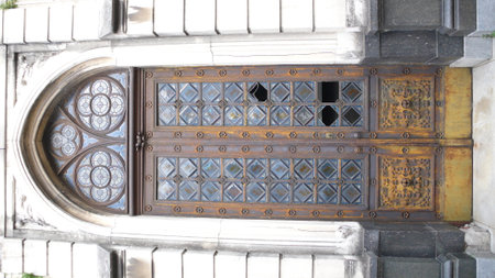 Old Door broken Glas in Old Buildingの写真素材