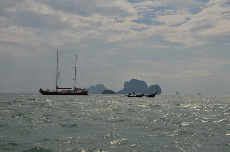 ko phi phi thailand rocks blue water boat Horizon Blueの写真素材