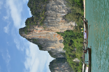 ko phi phi thailand rocks blue water boat tripの素材 [FY310194127621]