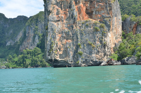 ko phi phi thailand rocks blue water boat tripの写真素材