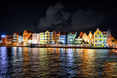 A view of the Queen Emma Bridge in Willemstad on Curacaoのeditorial素材