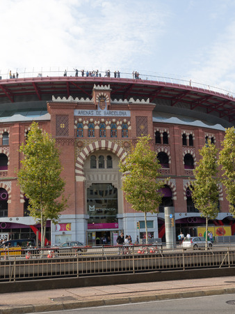 Barcelona - 10 October 2015: Metro Plaza de EspaÃ±a, shopping center Las Arenas Shopping Mall and a lot of people October 10, 2015, Barcelona, ââCatalonia, Spainのeditorial素材