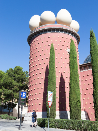 Figueres - October 11, 2015: A couple of tourists from unusual theater-museum of Salvador Dali in the background of blue sky October 11, 2015 Figueres, Catalonia, Spainのeditorial素材