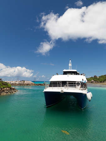 La Digue - November 10, 2014: Ferry with tourists comes into the port of the island of La Digue on a sunny day, November 10, 2014, the island of La Digue, Seychellesのeditorial素材